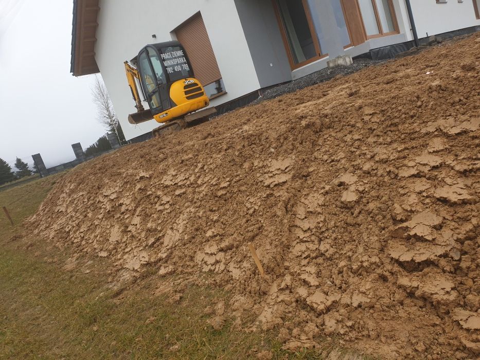 Prace ziemne Minikoparką, Koparko-ładowarka, Wywrotka