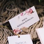 winietki na stół weselny - kwiaty w kolorystyce różowej