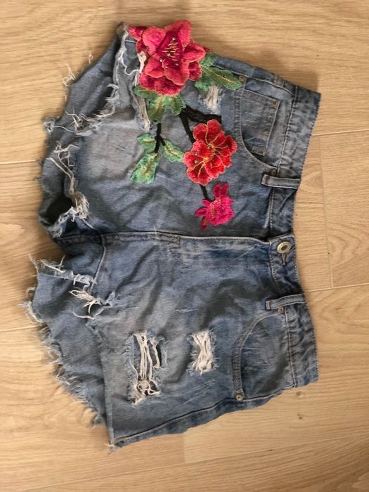 Джинсові шорти коротенькі
