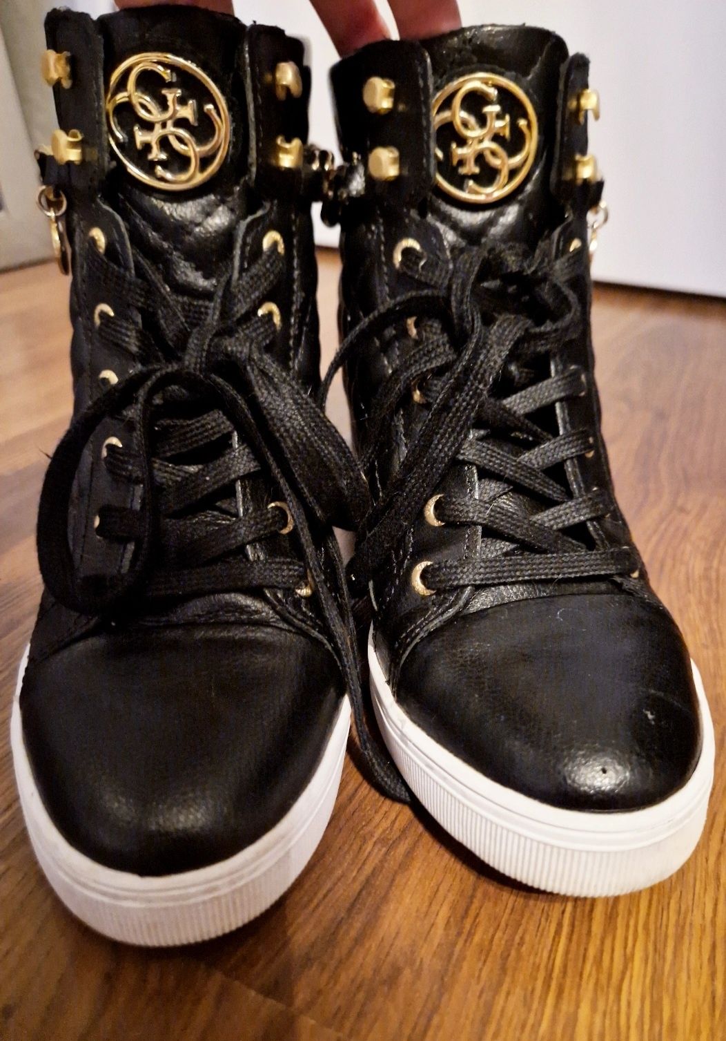 GUESS botki sneakersy z łańcuszkami 39