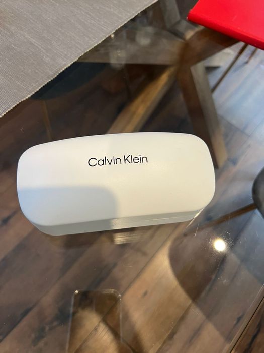 Окуляри Calvin Klein.