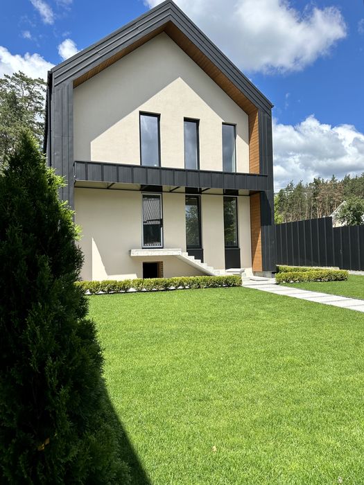 Продаж будинку з чистовим оздобленням та підвалом в Ірпені