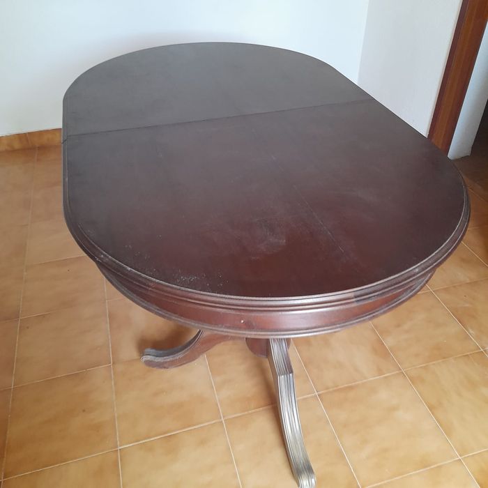 Mesa antiga e 6 cadeiras