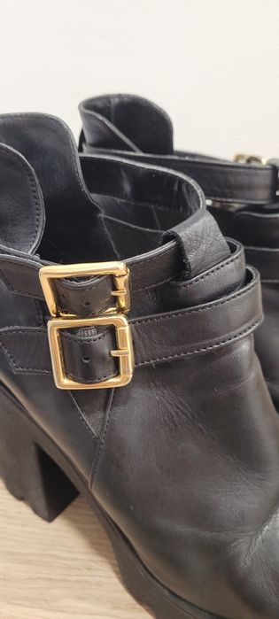 Botas de salto     .