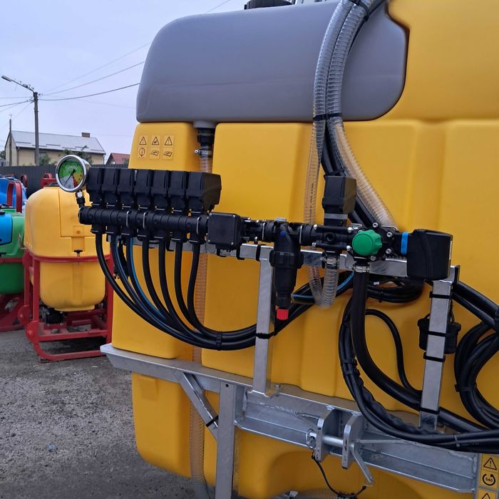 Opryskiwacz zawieszany hydrauliczny polowy Moccia 1000L 16m Włochy