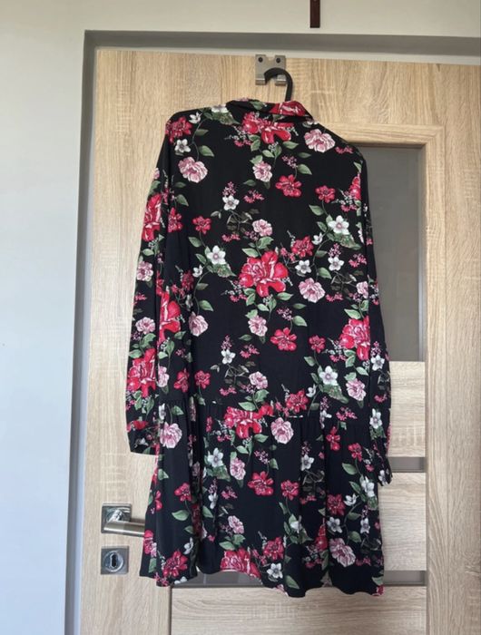 Czarna sukienka w kwiaty mohito