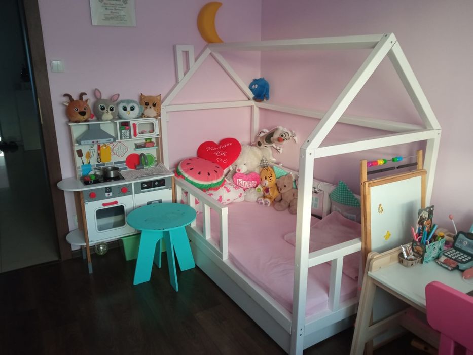 Łóżko dziecięce domek
