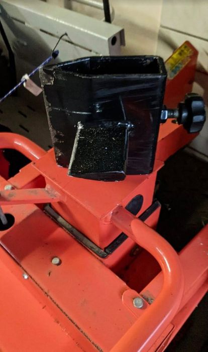 Łuparka do drewna Atika, rębak do drewna pionowy 10 ton nacisku