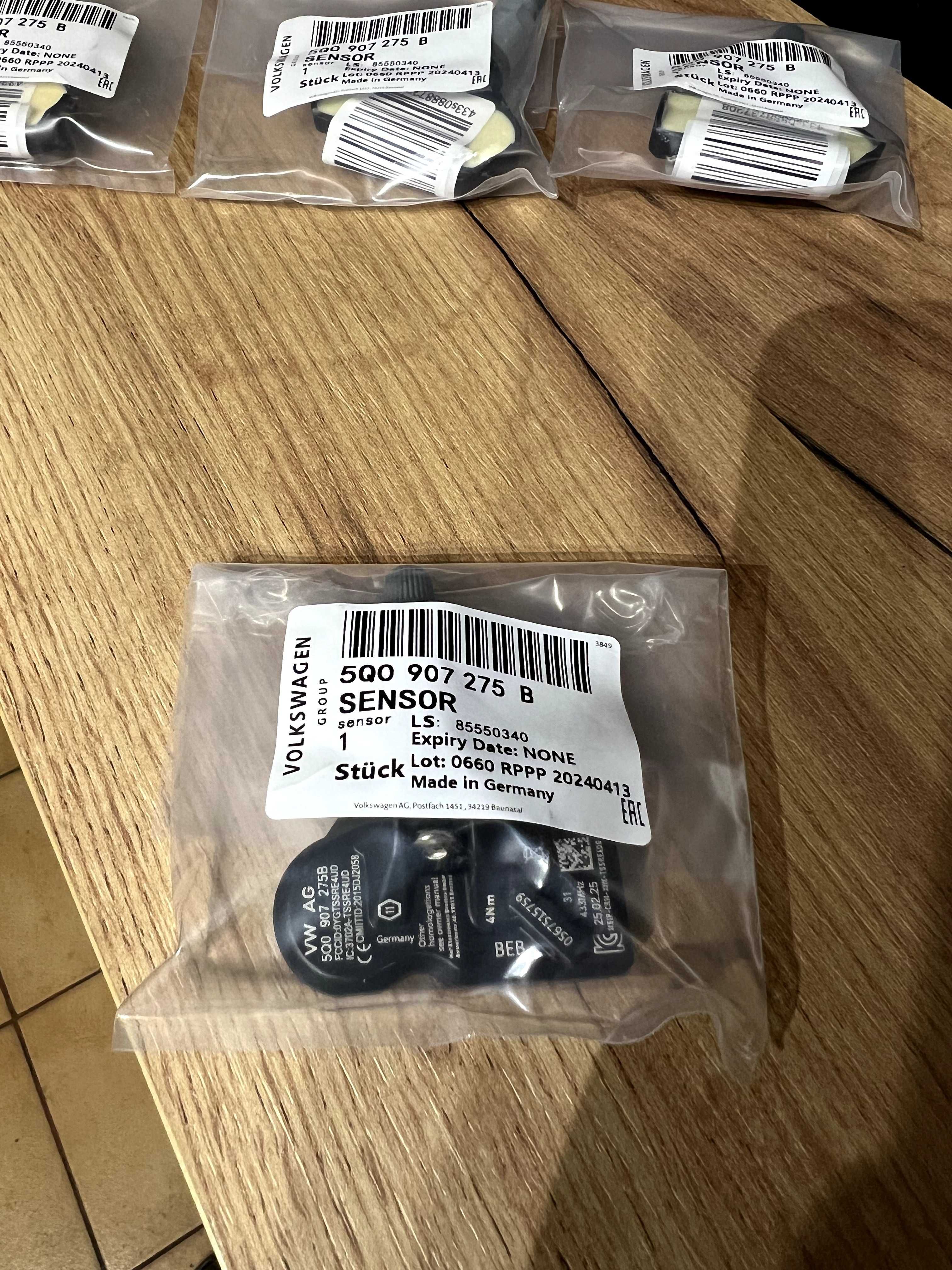 Czujniki ciśnienia opon powietrza VW Audi^ Skoda^ SEAT TPMS Nowe^