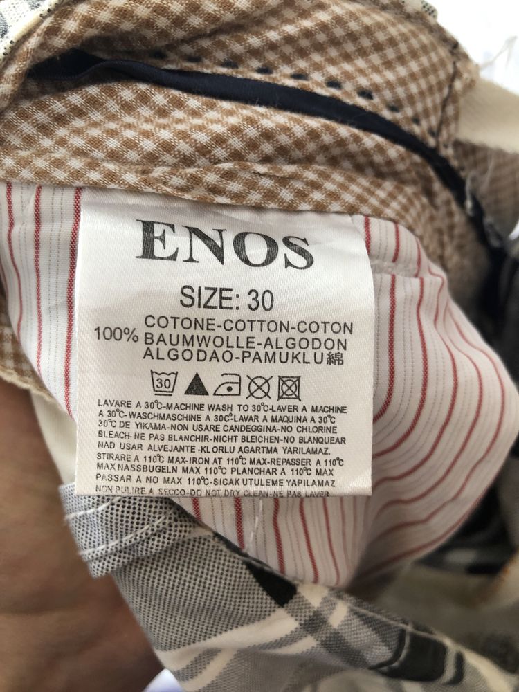 Bermudas axadrezadas pretas e brancas