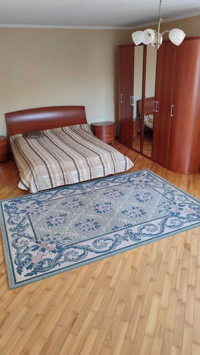 Без % оренда просторого будинку в с. Іванковичі, 360 м.кв.