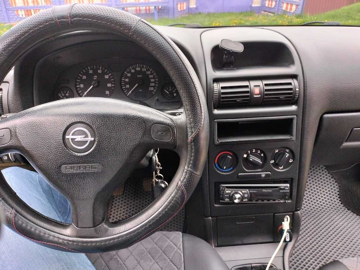 Автомобіль Opel Astra 2006 р, об'єм двигуна 1,4, бензин