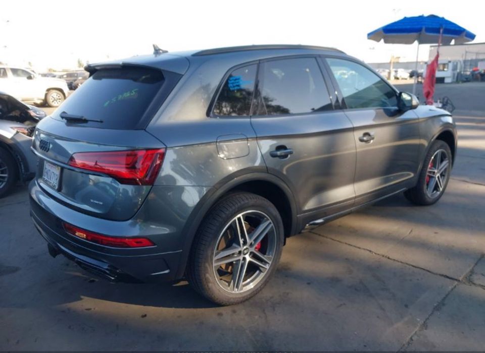 AUDI Q5 80A 2022- рест двері б/у в колір та інші запчастини