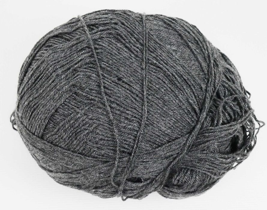 61.Włóczka 100%Akryl 380g