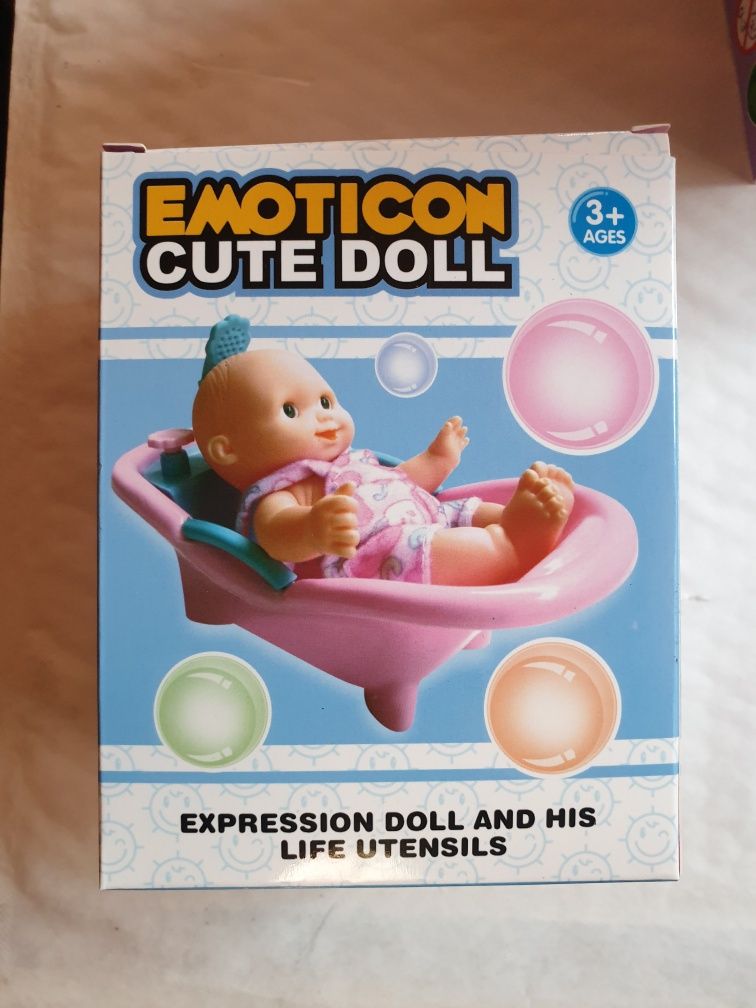 Zabawka lalka gumow w pudełku