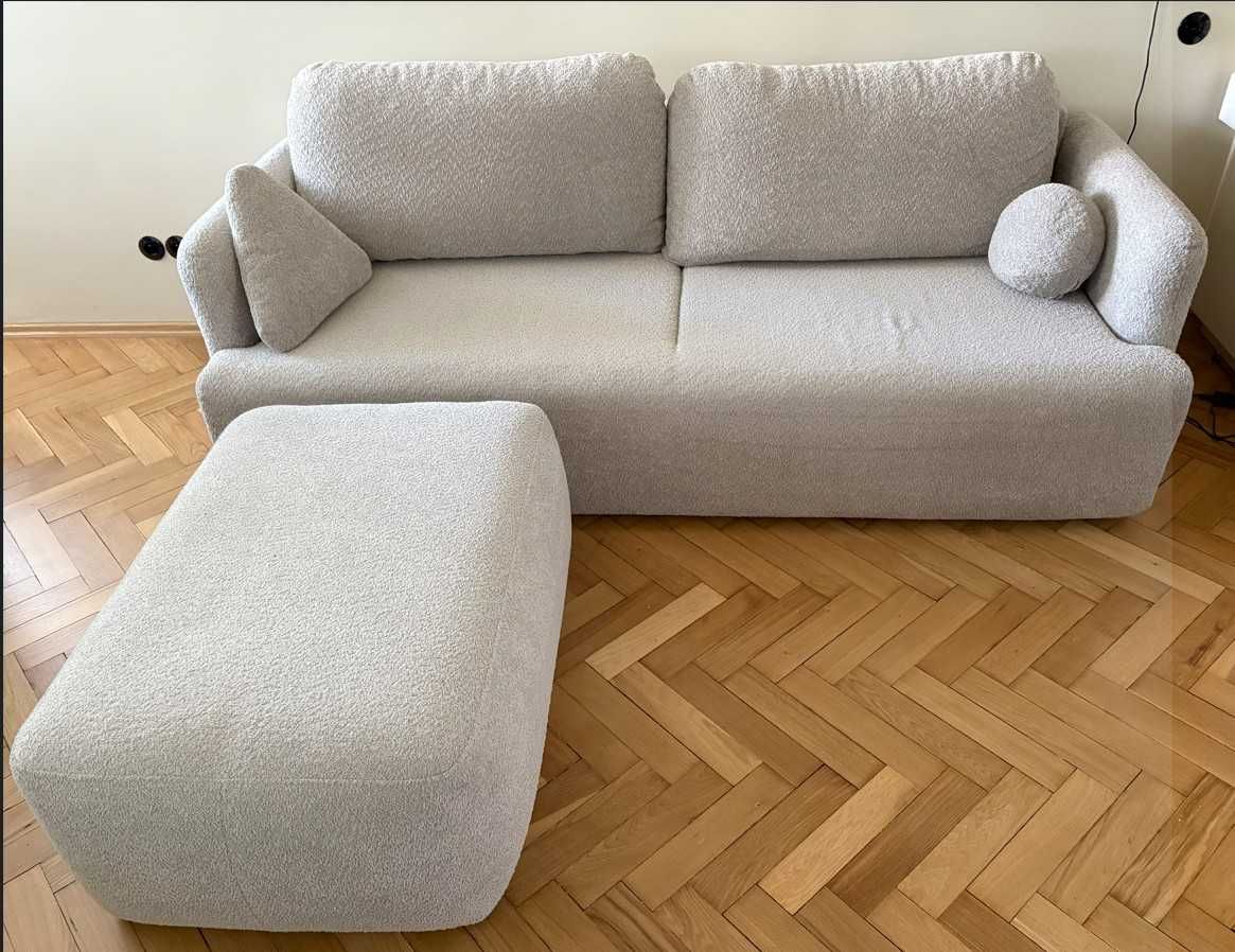 Kanapa trzyosobowa i pufa boucle beżowe