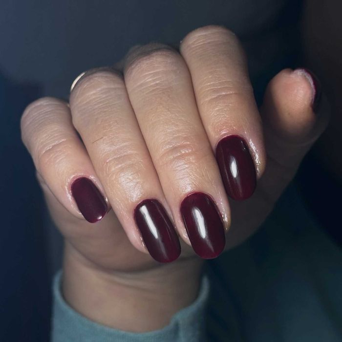 Троєщина, покриття нігтів