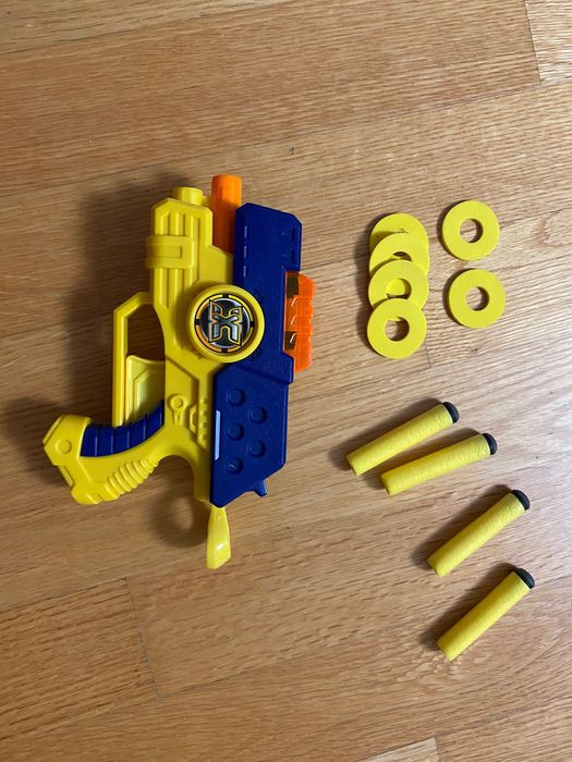Pistolet  X-Shot na strzałki i krążki