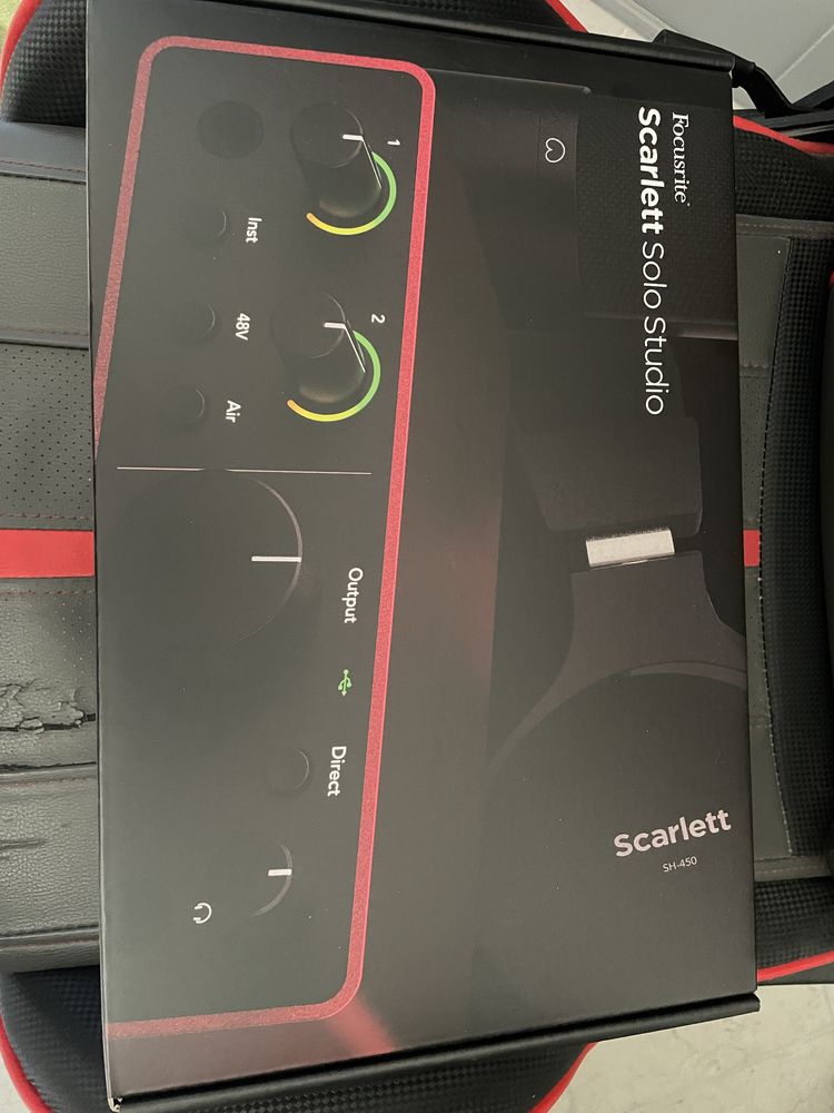 Kit Interface de Audio Focusrite Scarlett Solo Studio 4th Gen