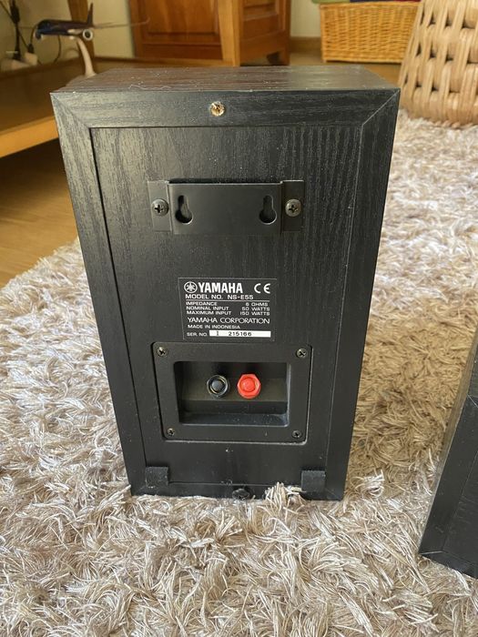 Colunas Yamaha NS-C55 e NS-E55