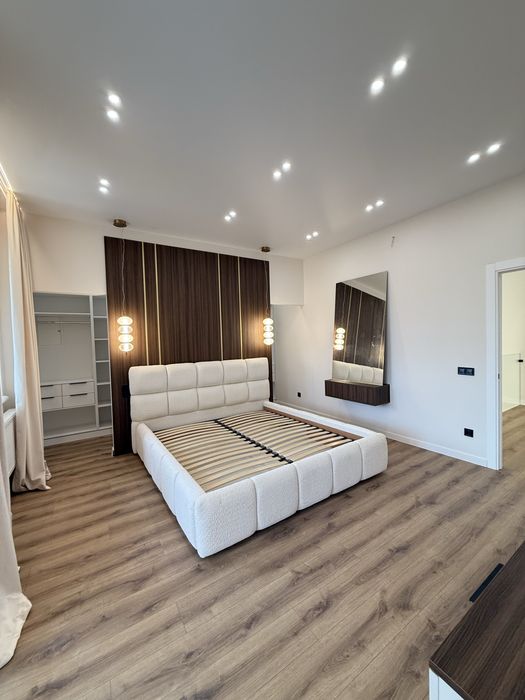 Продам сучасний будинок у передмісті. Ніхто не проживав