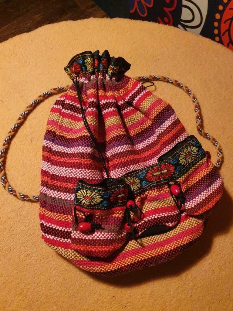Kolorowy plecaczek z Albanii