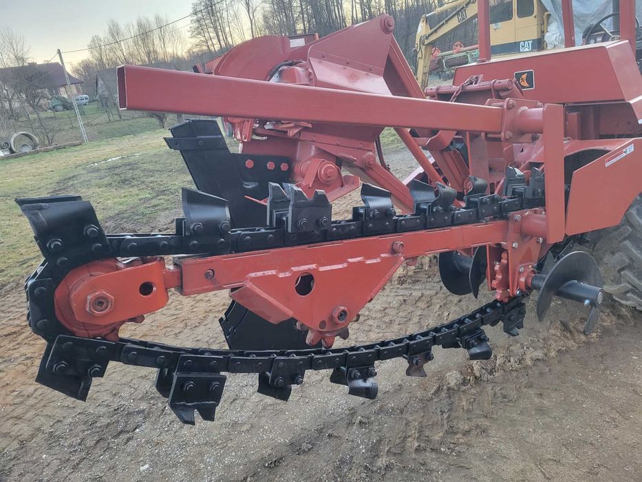 Koparka łańcuchowa Ditch Witch , Case