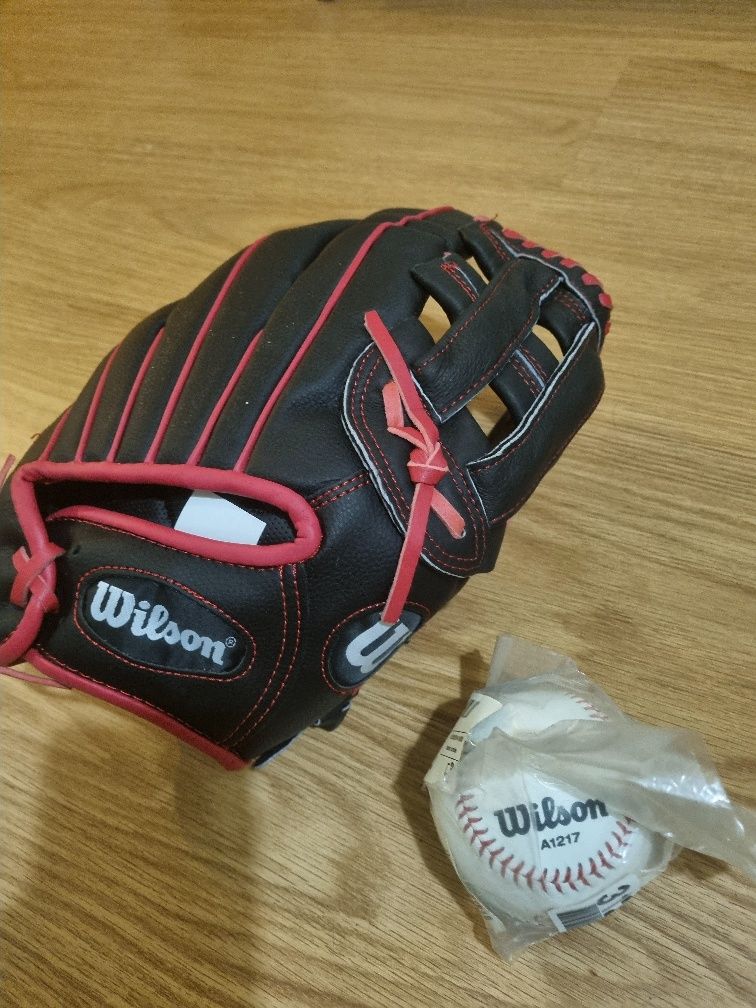 Luva basebol e bola wilson