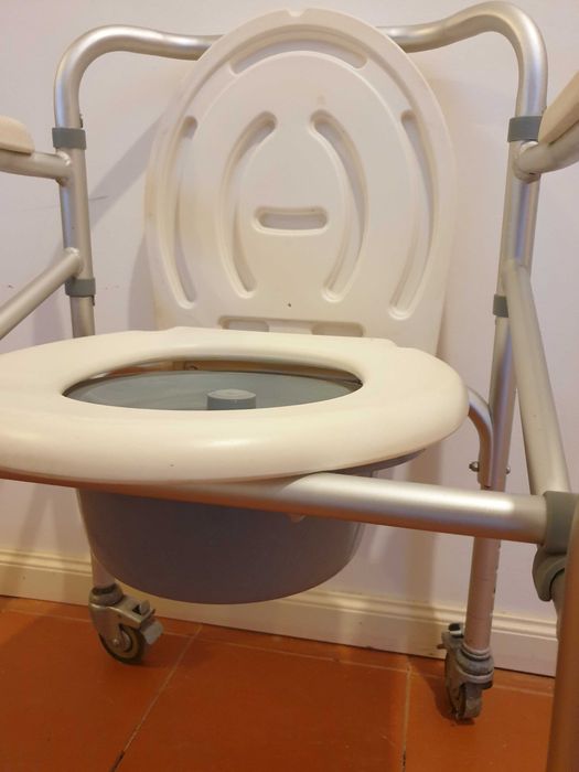 WC Portátil para idosos ou deficientes motores • NOVA nunca usada