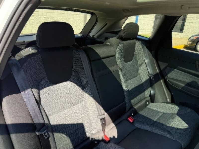 2022 Volvo XC60 B5 Momentum