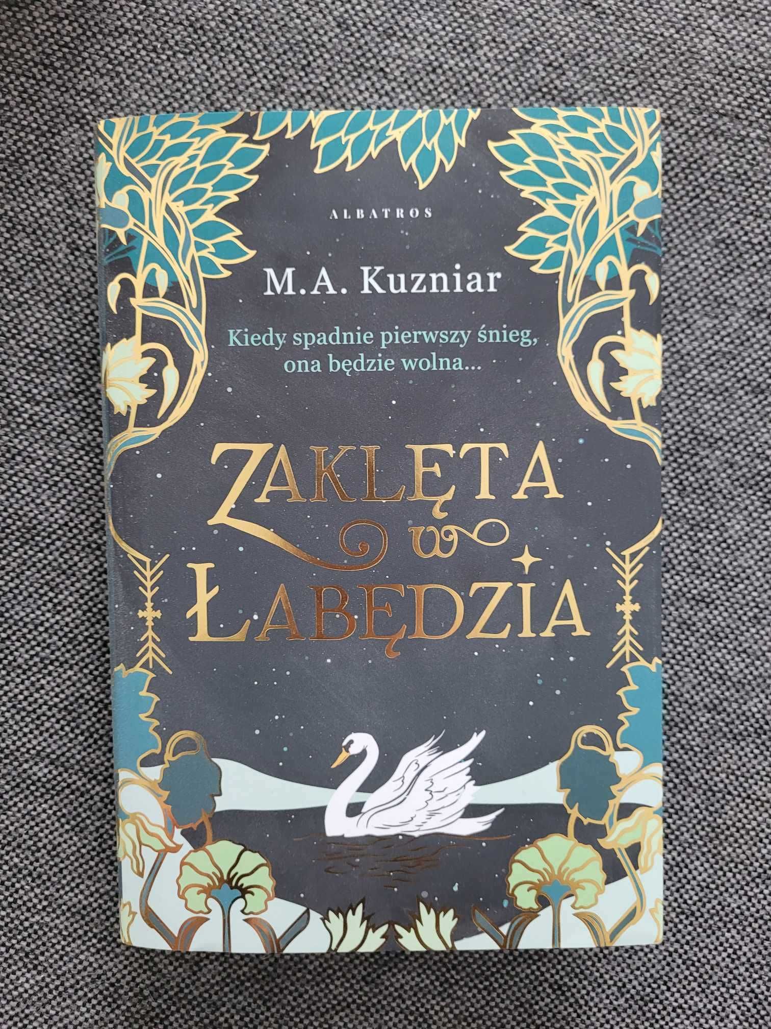 M.A. Kuzniar - zaklęta w łabędzia
