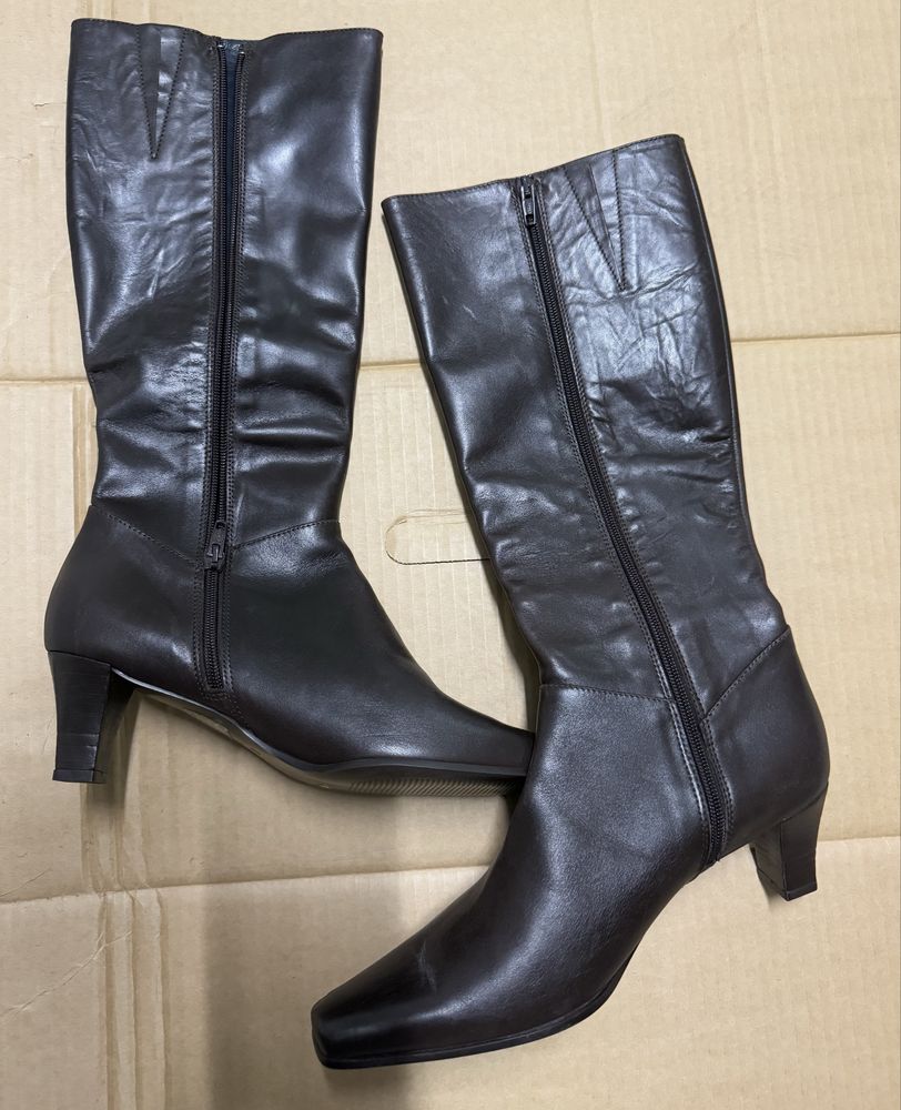 Botas em pele tamnho 40’