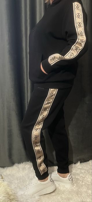 Костюм Guess, почти новый, без дефектов. Оригинал
