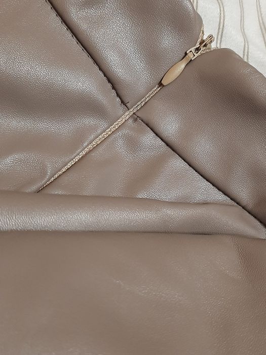 Спідниця з еко-шкіри