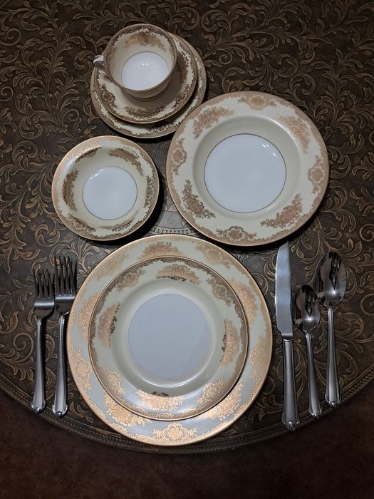 Порцеляновий столовий сервіз Noritake на 12 осіб, 92 предмети. Японія