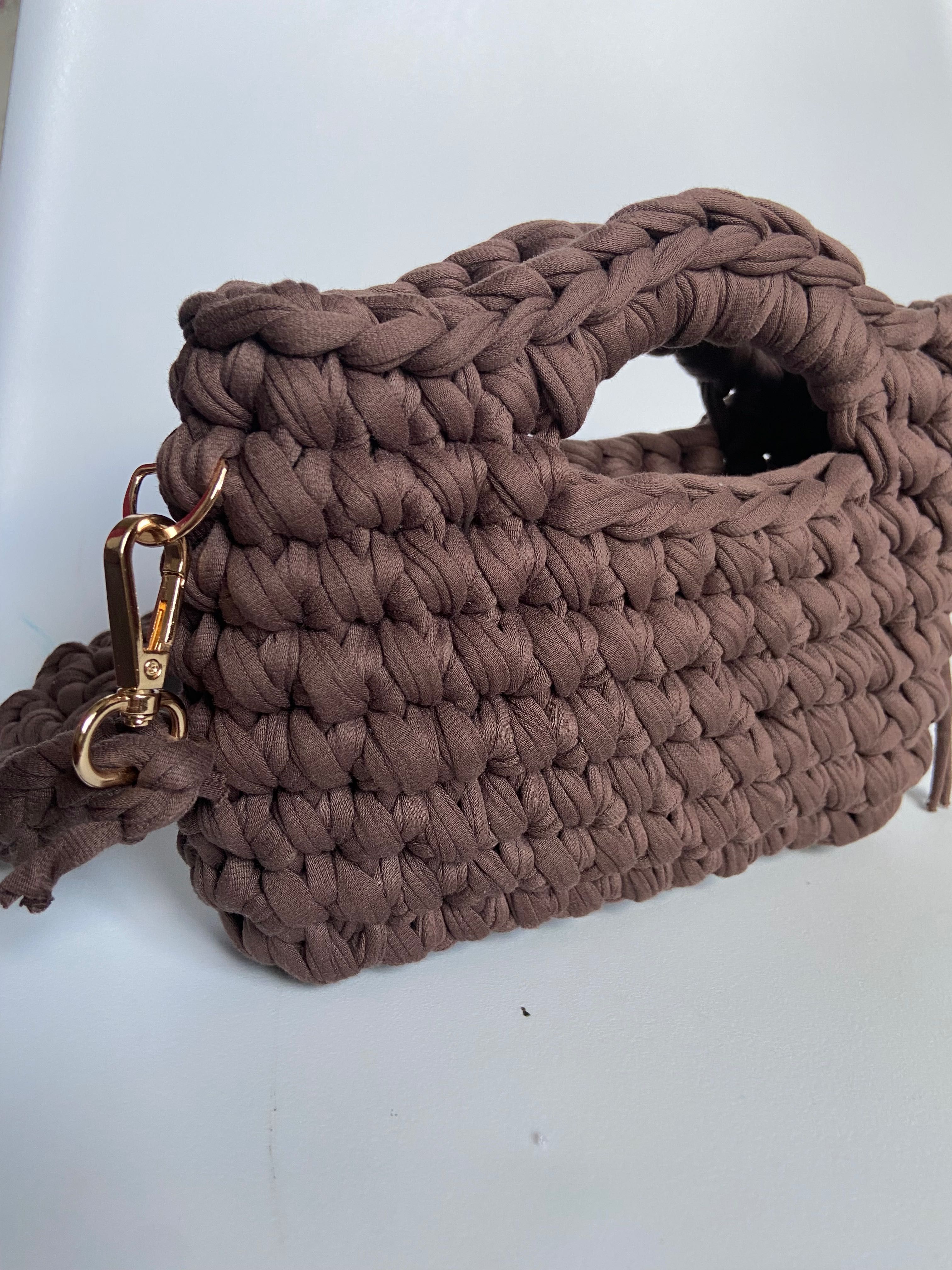 Mała torebka handmade – dziergana z bawełnianej przędzy