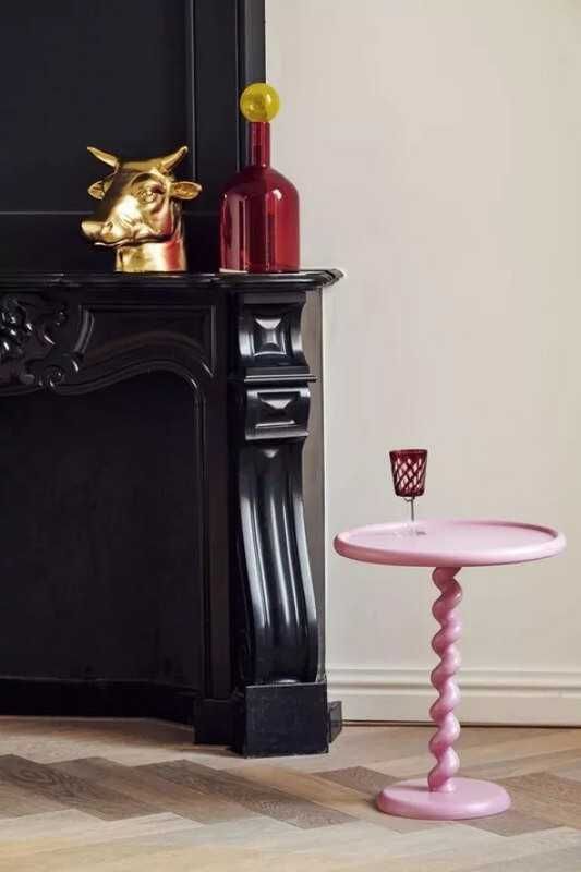 Okrągły stolik boczny Pols Potten Twister – różowy  Ø 46 x H 56 cm