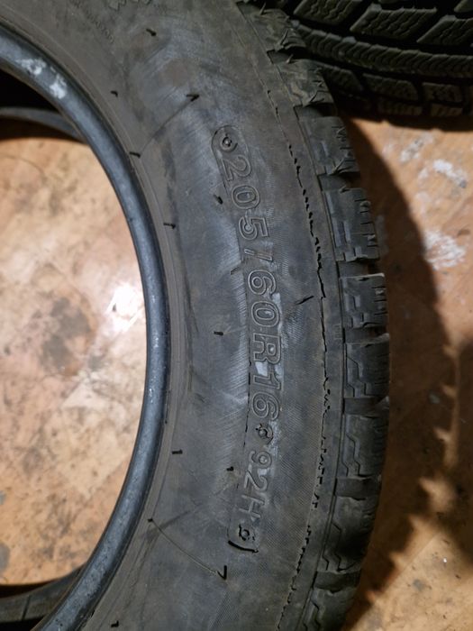 Opony zimowe 205/60 R16 92H – bardzo dobry stan