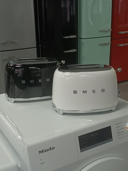 Тостер Smeg Новий TSF 01 в чорному та білому кольорі