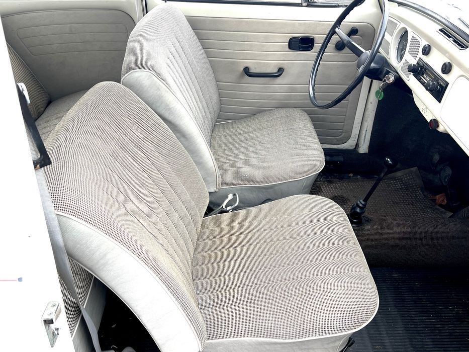 VW Garbus 1200 z 1970 Pastel White