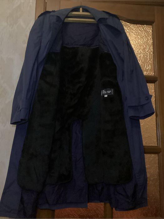 Продам плащ чоловічий демісезонний з хутряним підкладом.