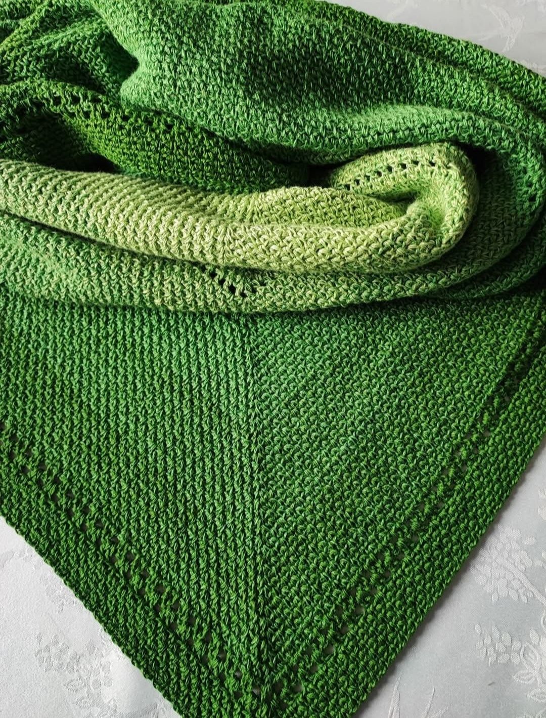 Chusta ombre zielona robiona na szydełku handmade
