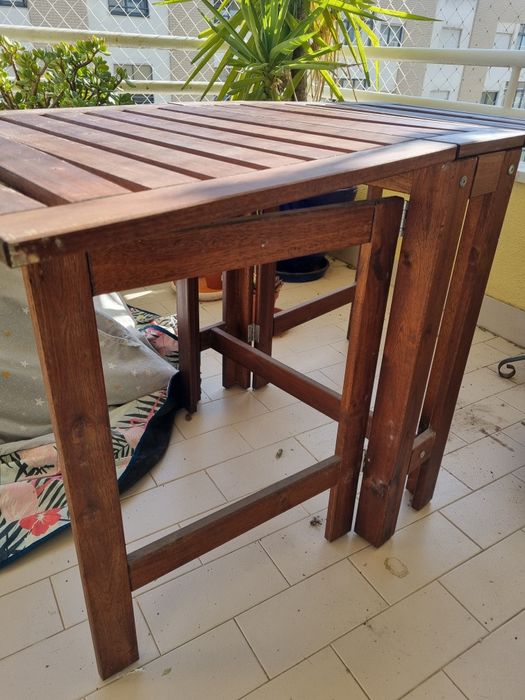 Mesa exterior de madeira