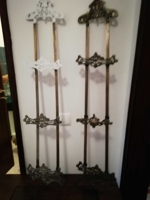 Apoio antigo em ferro de parede para Pratos etc*