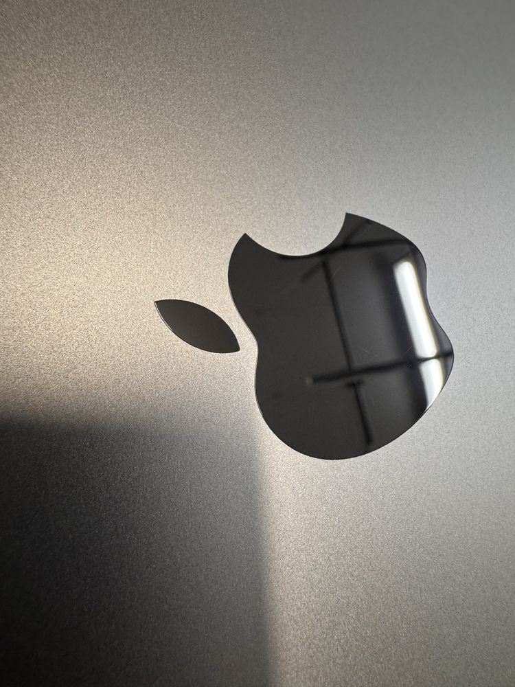 Macbook Pro 13” stan idealny 250 GB Touch bar