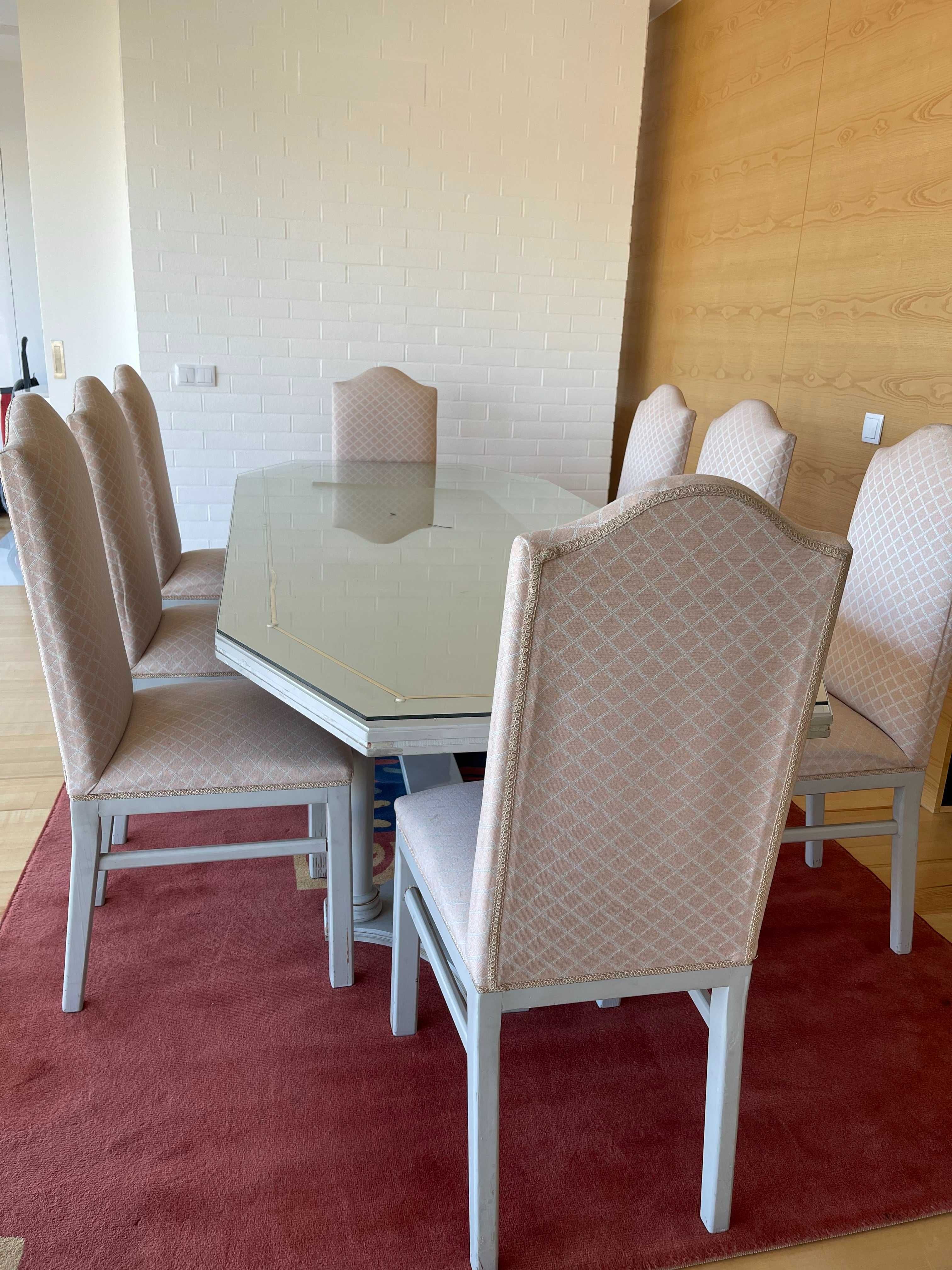 Conjunto mesa de jantar grande e 8 cadeiras tecidas