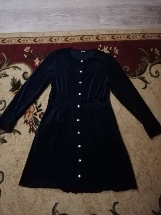 Welurowa sukienka granatowa ciepła