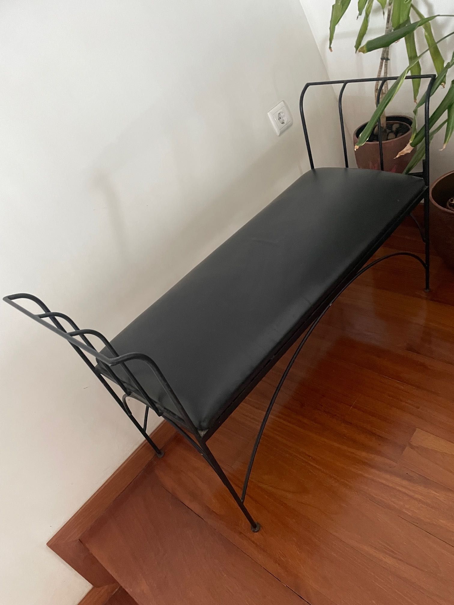 Banco ideal para sala de espera ou simplesmente para casa / jardim