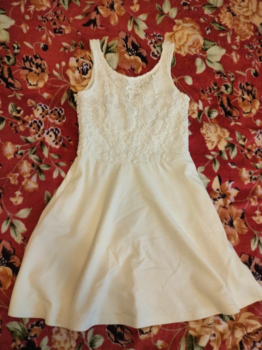 Biała sukienka z koronką rozm XS Sinsay