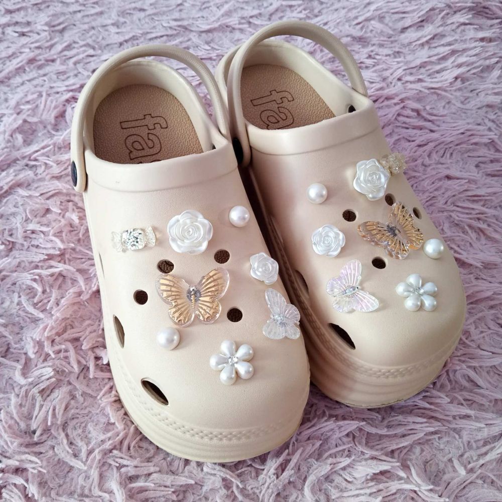 Crocs з фігурками на високій платформі